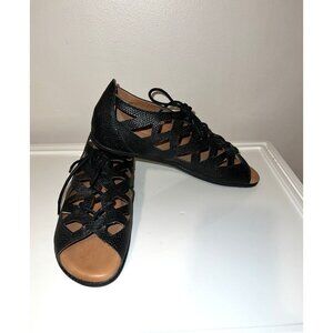 GENTLE SOULS by Kenneth Cole Betsi Flat Lace-up Sandal Sandal Black Sz 9M